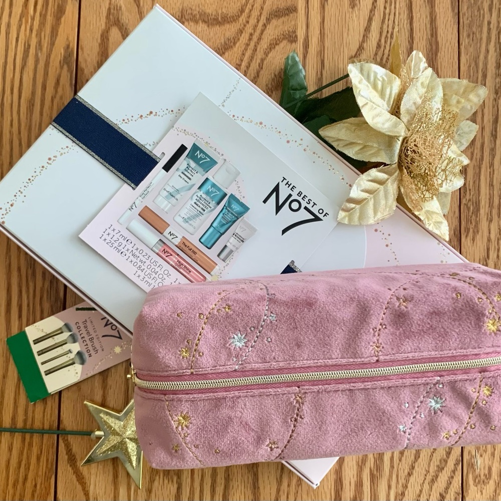 ✨Host P✨No7 THE BEST OF N07 COLLECTION GIFT SET w/MAKEUP BRUSH SET & BAG NEW NIB